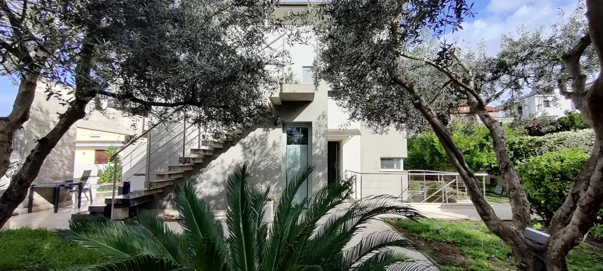 Bed and Breakfast Art House Quartu - Margine Rosso Quartu SantʼElena Exterior foto